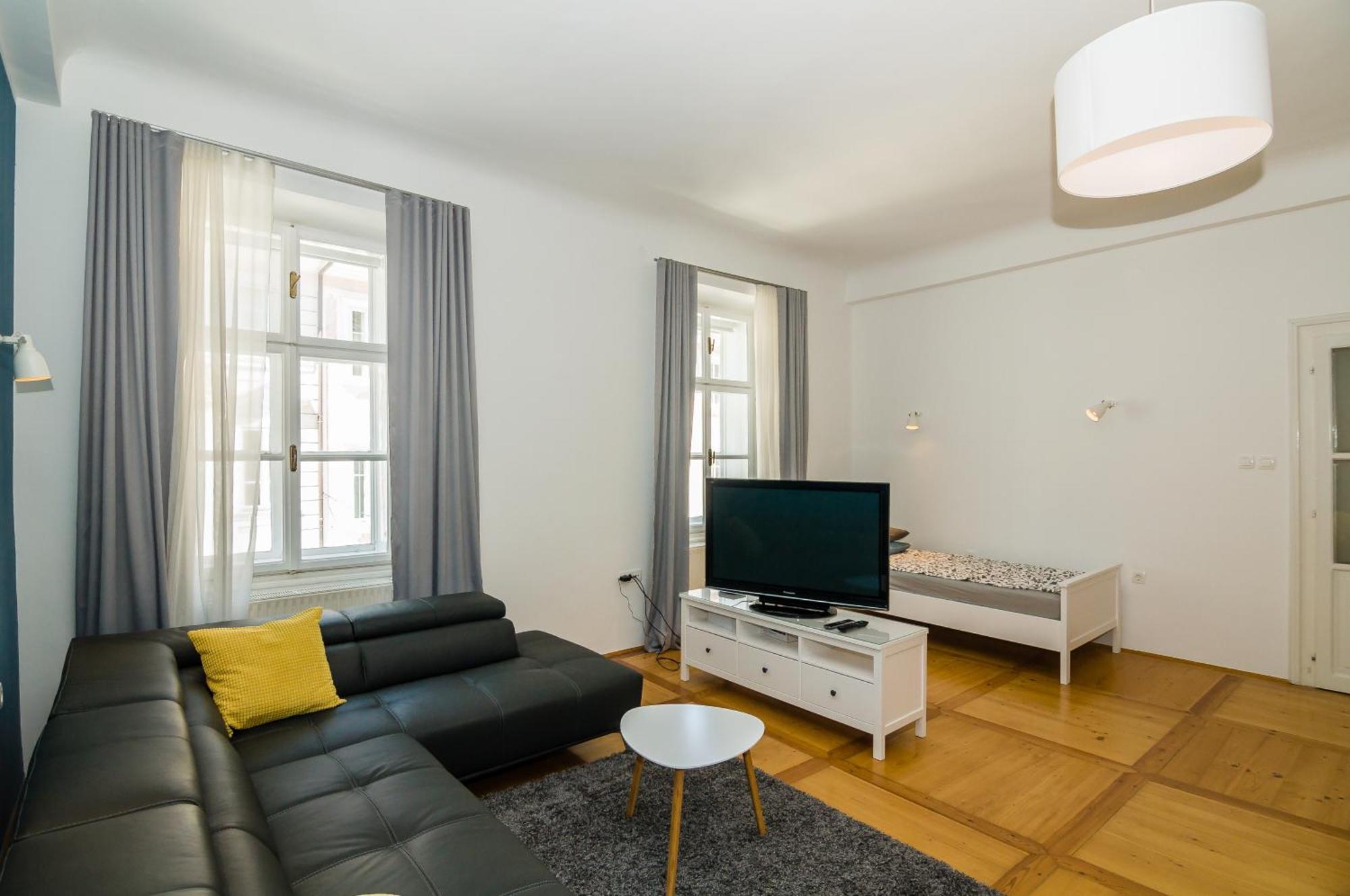 Elegant Central Apartment Ljubljana Exterior photo
