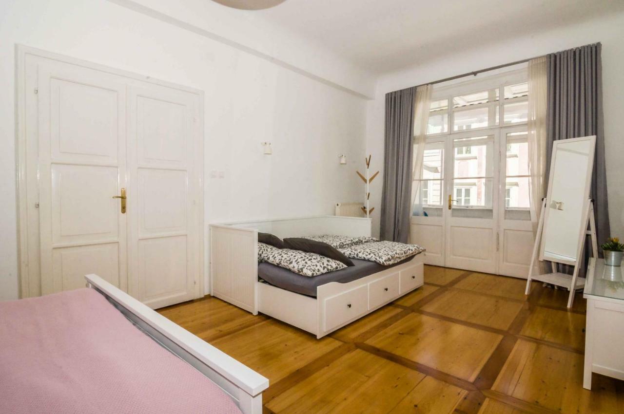 Elegant Central Apartment Ljubljana Exterior photo