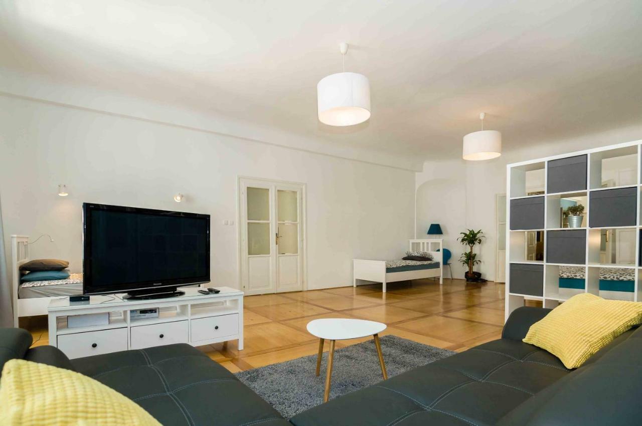 Elegant Central Apartment Ljubljana Exterior photo
